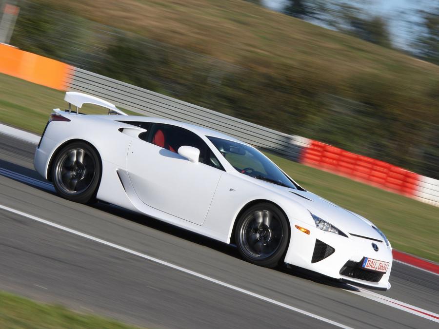  Lexus LF-A 2010 года  (фото 12 из 213)